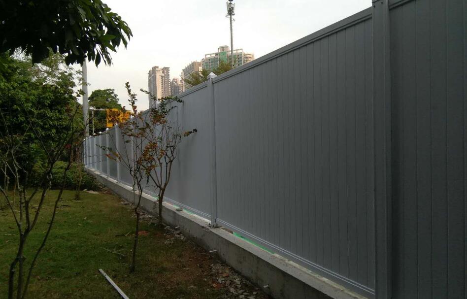 施工圍擋現場四周必須按照規定設置封閉